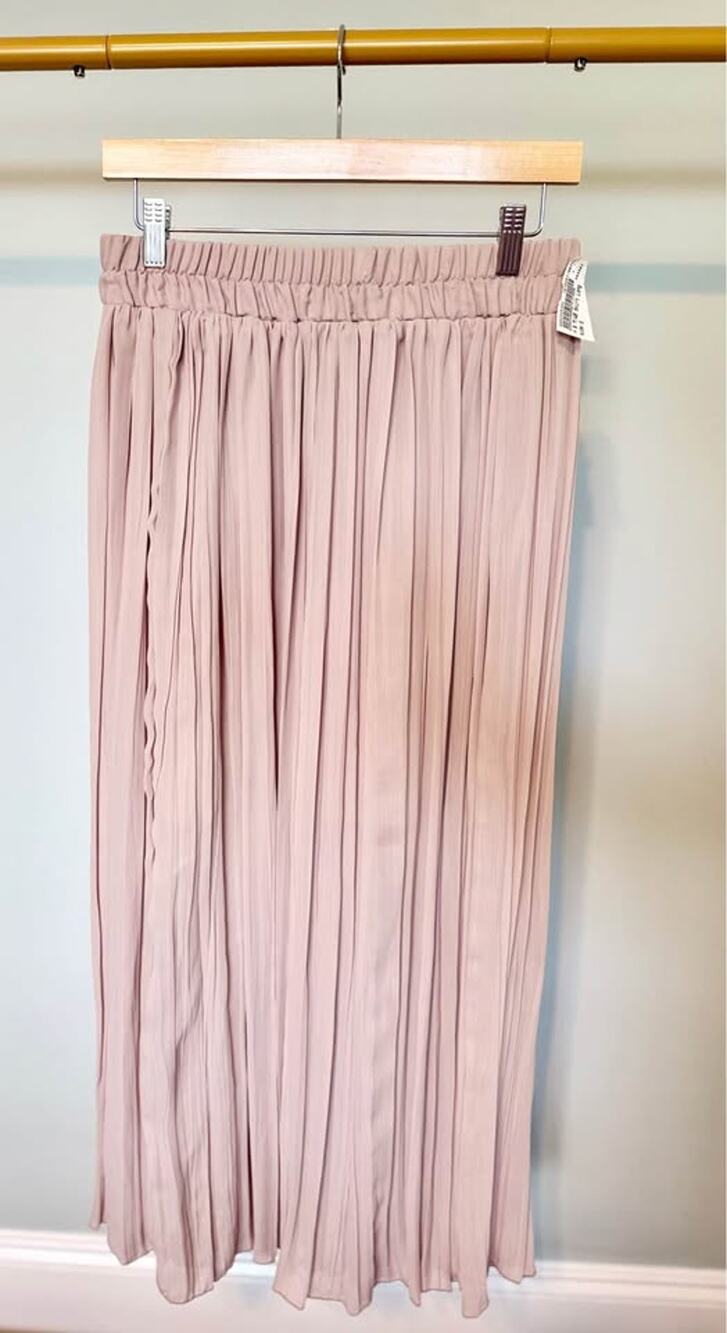 H&M Pleated Midi Skirt – Blush Pink – New With Tag – Size Small